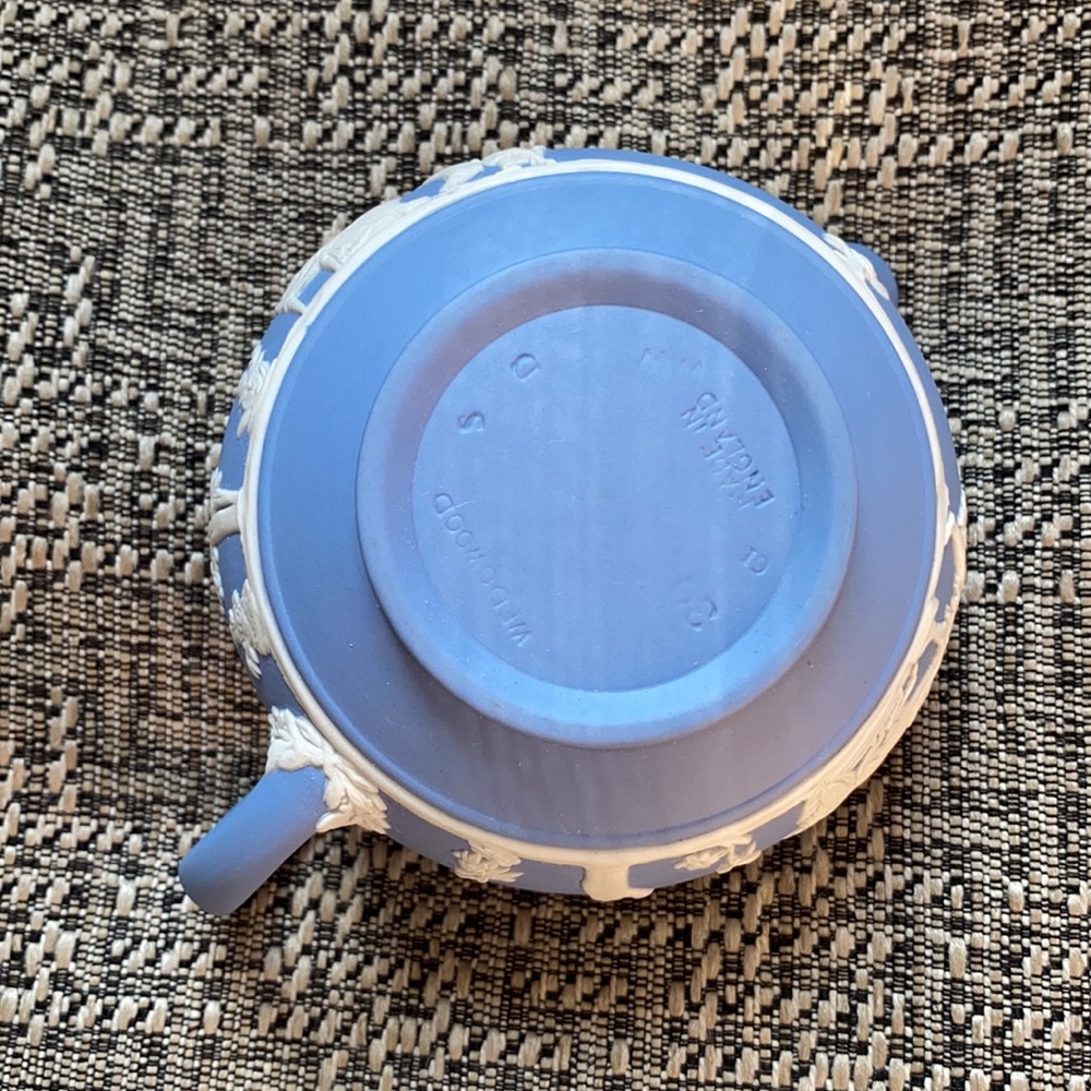 Vintage Wedgwood Jasperware Creamer (for tea set) - Picture 4 of 11